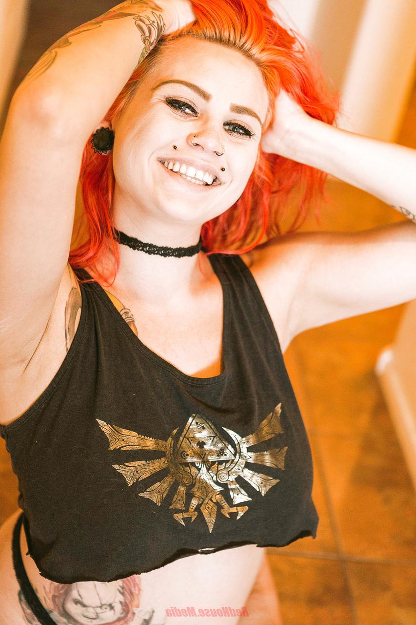 20P Redheaded inked babe Zelda teases with her fat ass in a hot thong
