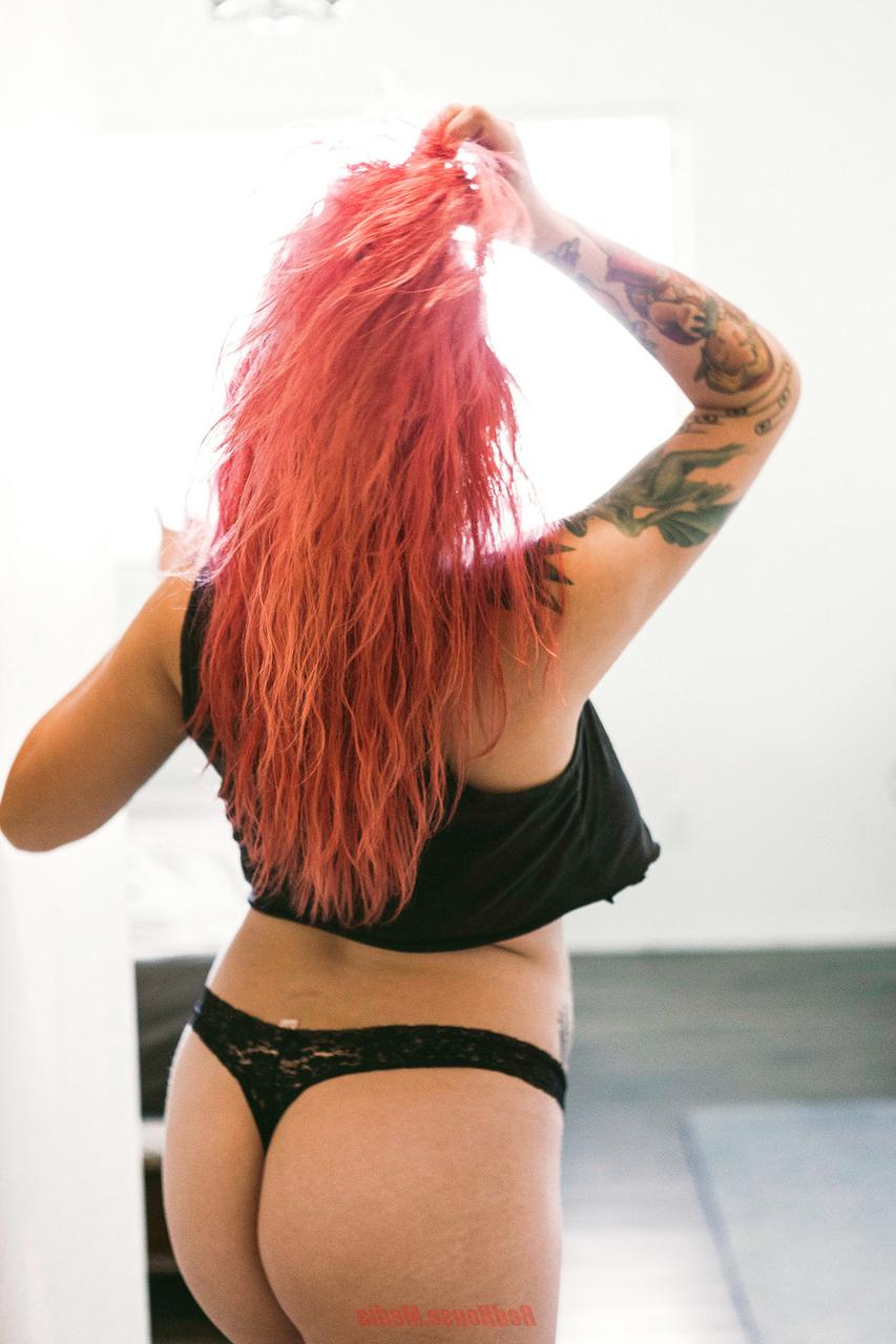 20P Redheaded inked babe Zelda teases with her fat ass in a hot thong
