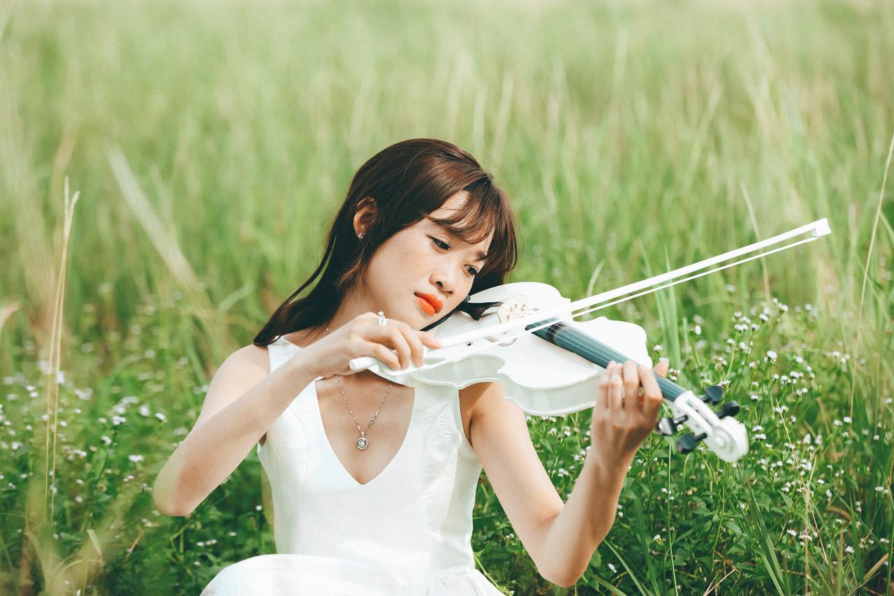 20P Cute Asian musician poses in her white dress while playing a violin outside