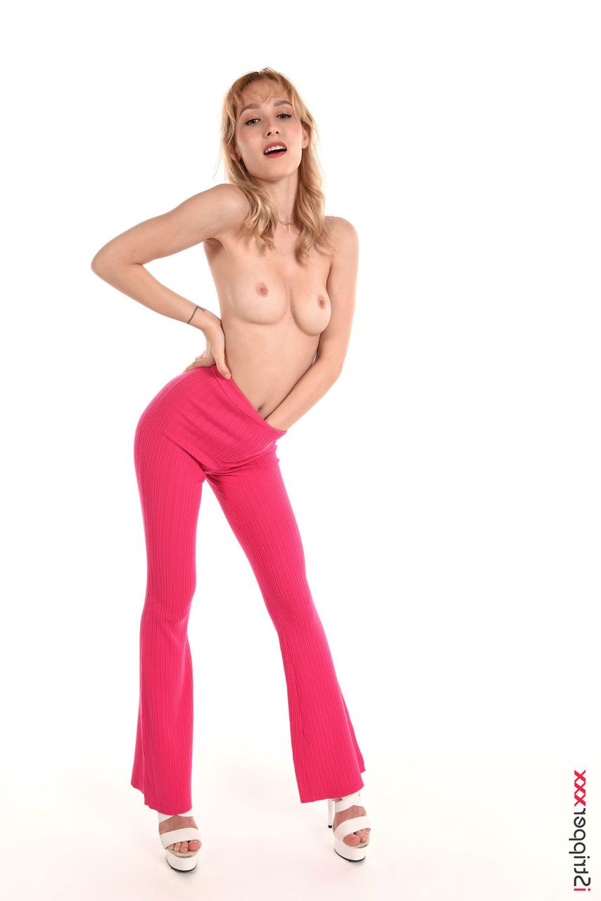 15P Sexy MILF Kelly Collins does away with pink clothing before toying her pussy