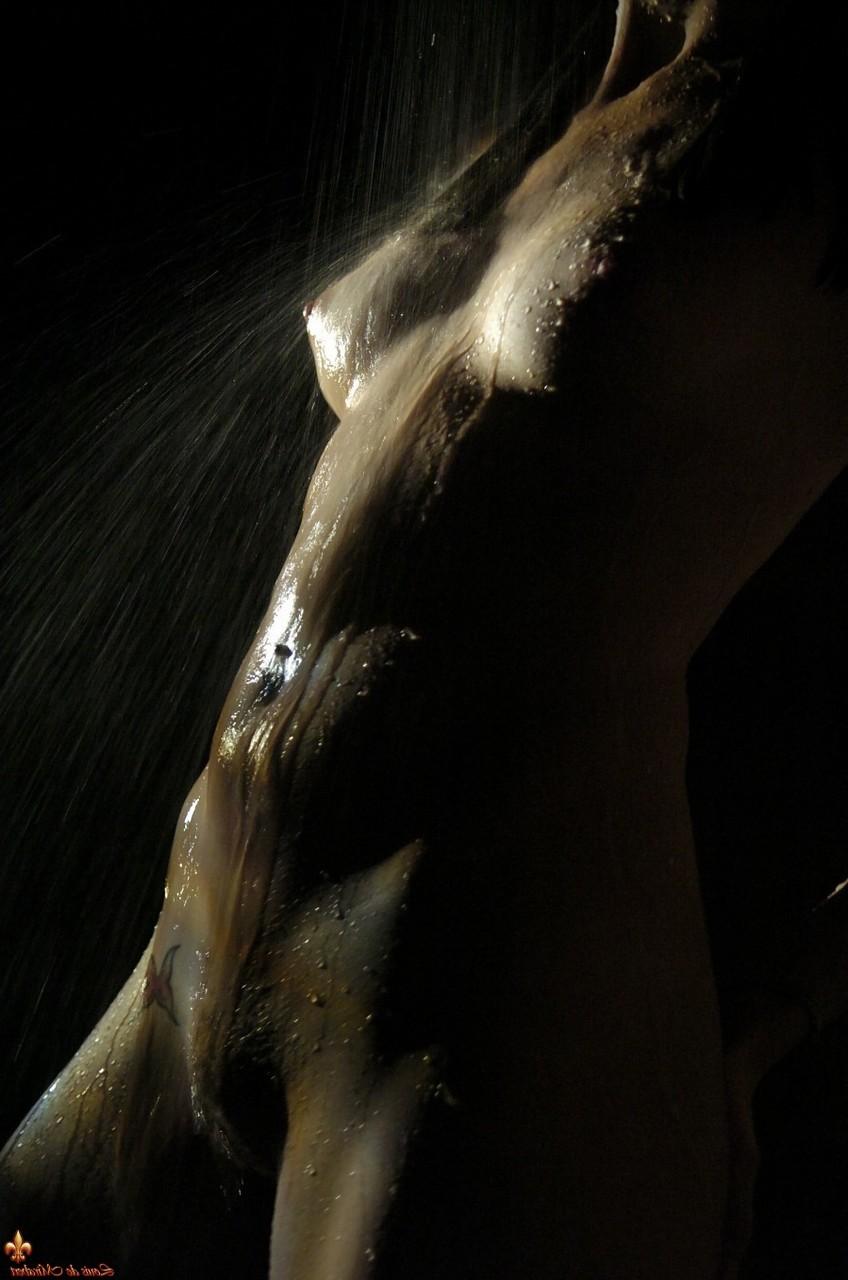 15P Sexy brunette Sissi cools off her hot body in poor lighting conditions