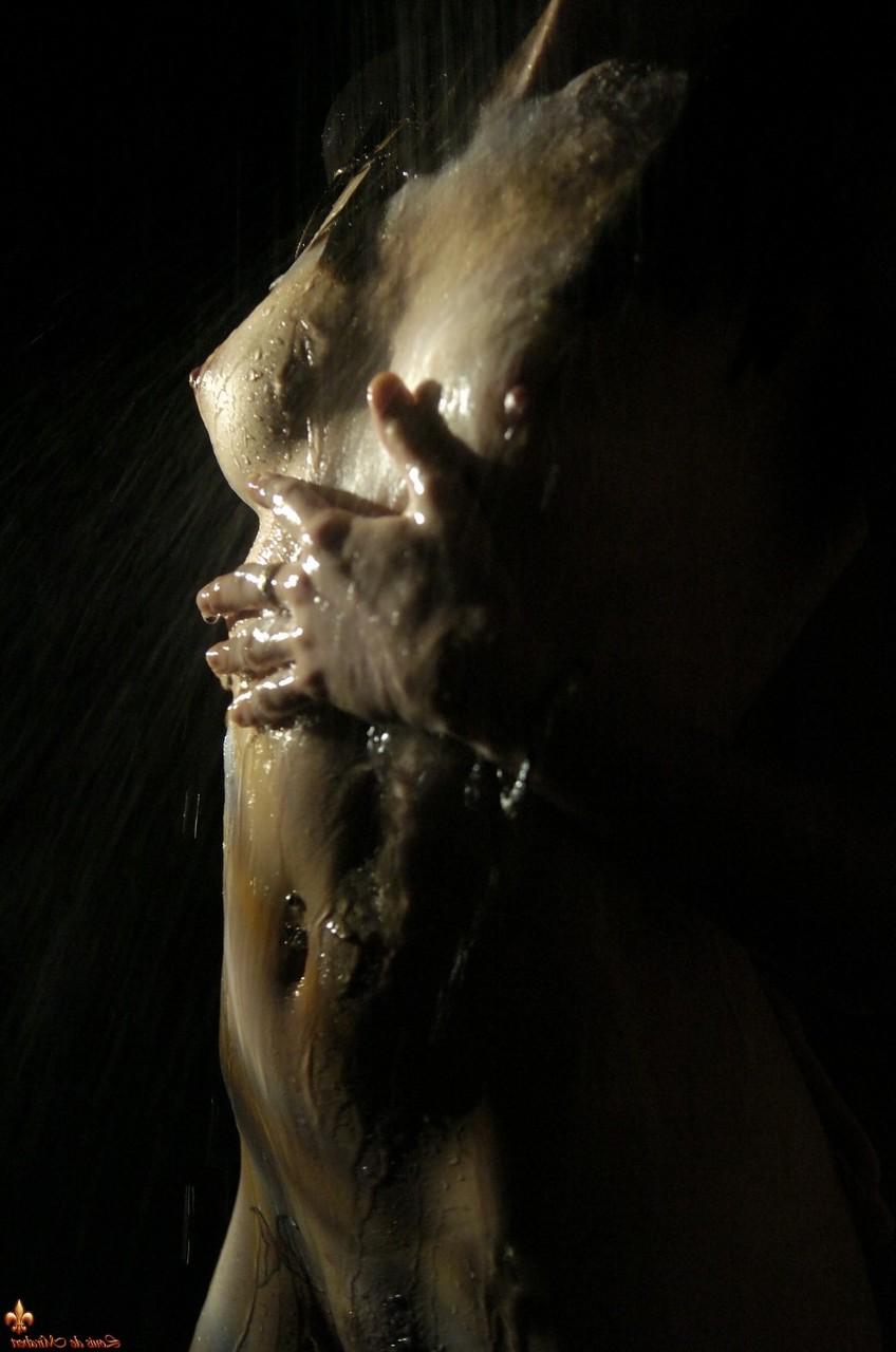 15P Sexy brunette Sissi cools off her hot body in poor lighting conditions