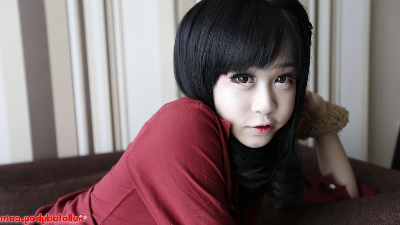 12P Hello Ladyboy performed by Guitar Porn Images