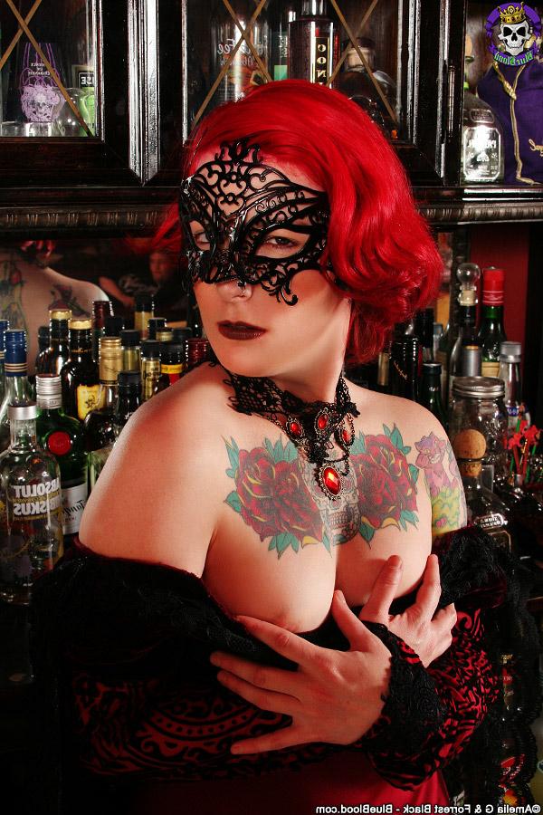 15P Tattooed redhead Zelda gets naked while wearing a masquerade mask