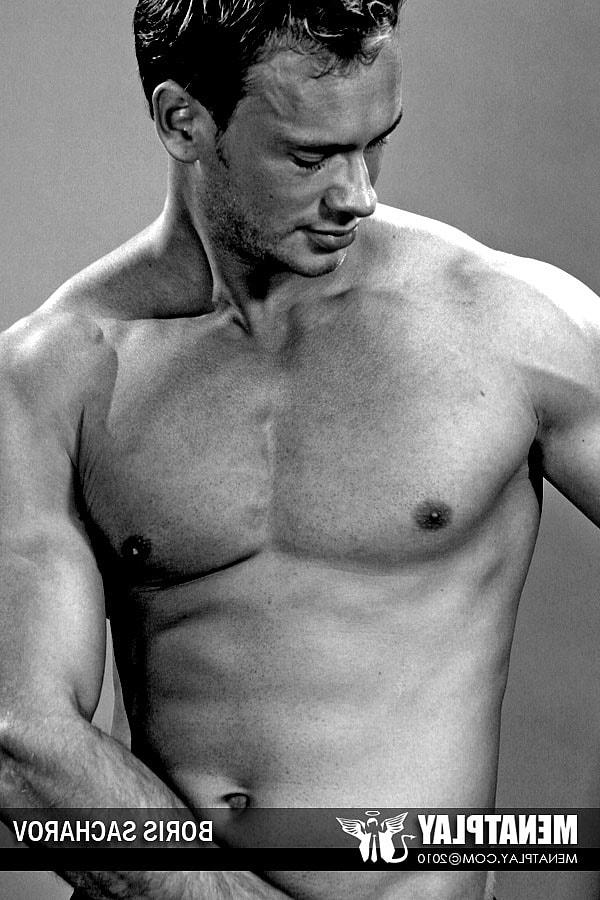 10P Blond bodybuilder Boris Sacharov exposes his dick and masturbates