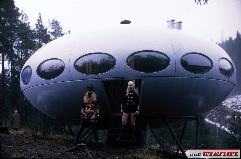 14P Hot alien females bring man aboard spaceship for threesome sex