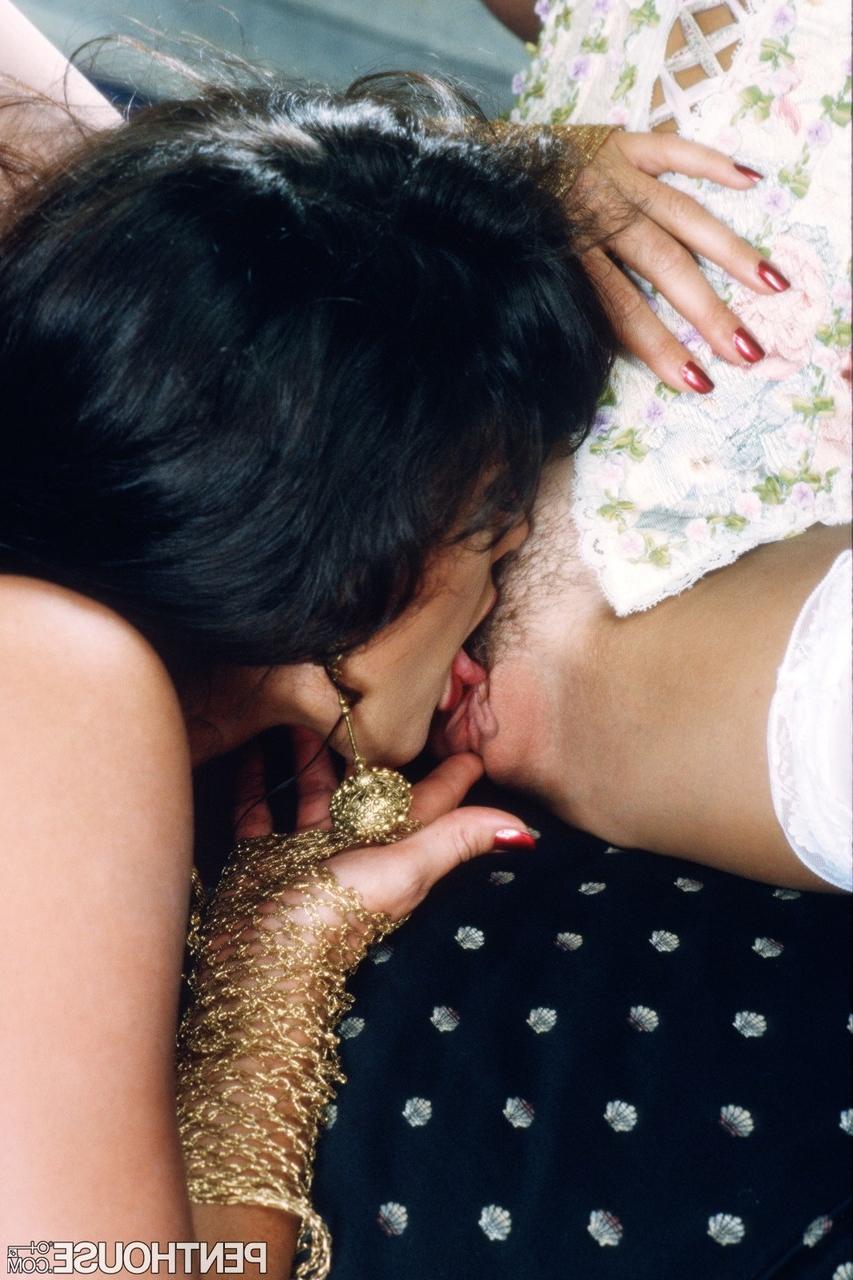 11P Muñecas maduras en lencería Jacqueline Gautlier y Julie Strain tienen 69 lésbicos