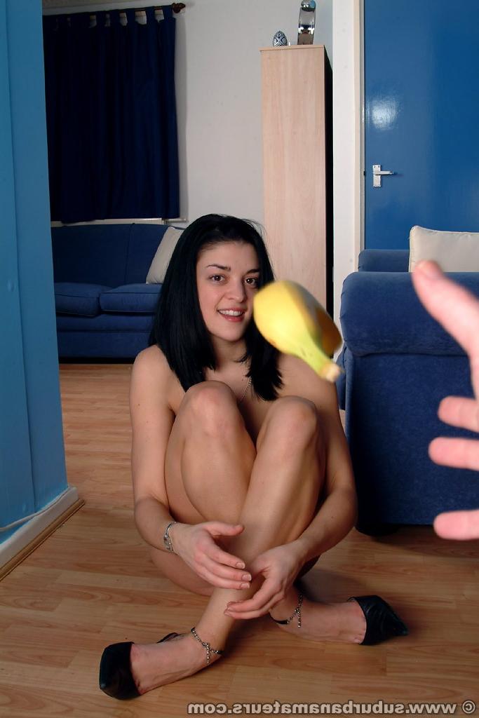 20P Sexy brunette babe Cassie fucking her trimmed beaver with a banana