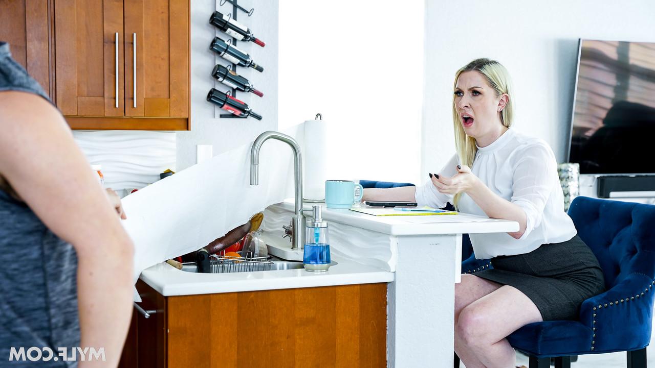 20P Curvy blonde Sydney Paige gets a pussy licking & a good dicking in the kitchen