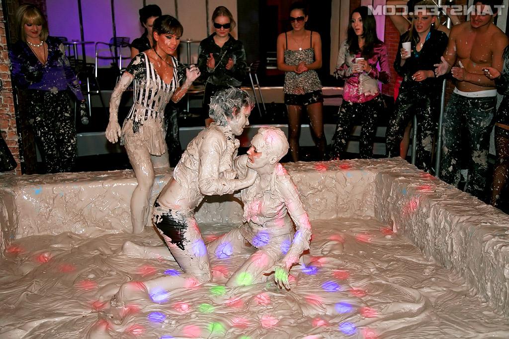 16P Seductive fetish babes with big tits are into angry mud catfight