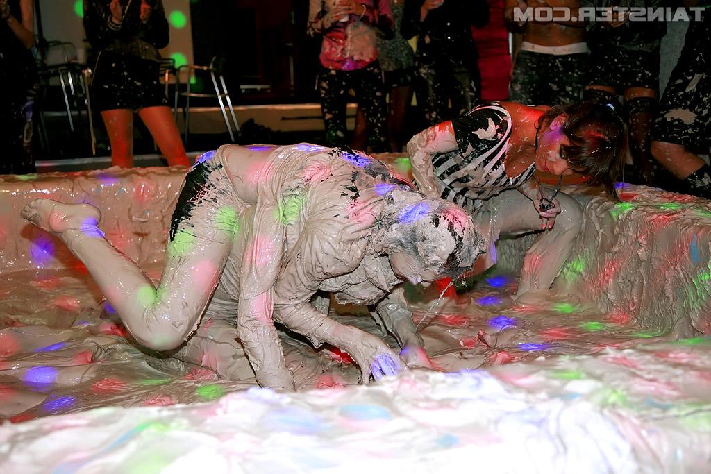 16P Seductive fetish babes with big tits are into angry mud catfight
