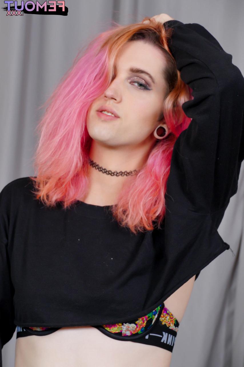 16P Femout XXX Nikki Jaee
