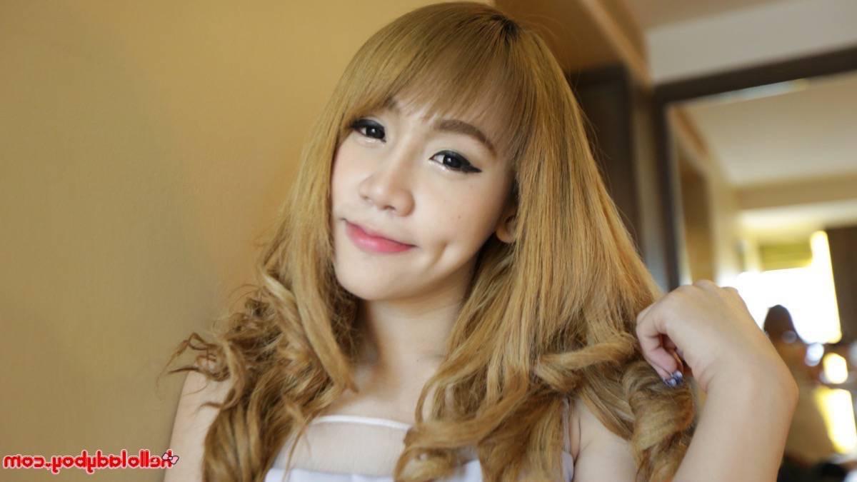 12P Hello Ladyboy featuring Grace XXX ポルノ写真