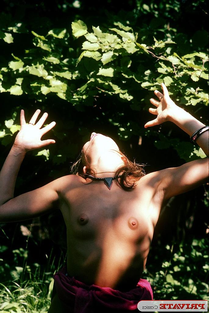 15P Estrelas pornôs vintage sexy abrem as pernas para exibir seus pedaços peludos