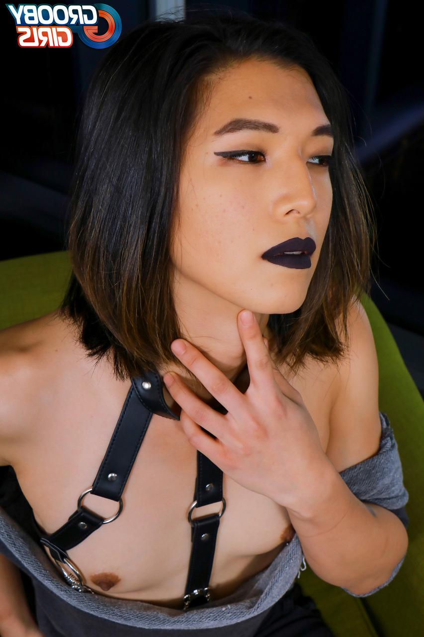 16P Asiatisches TGirl Alex Raven