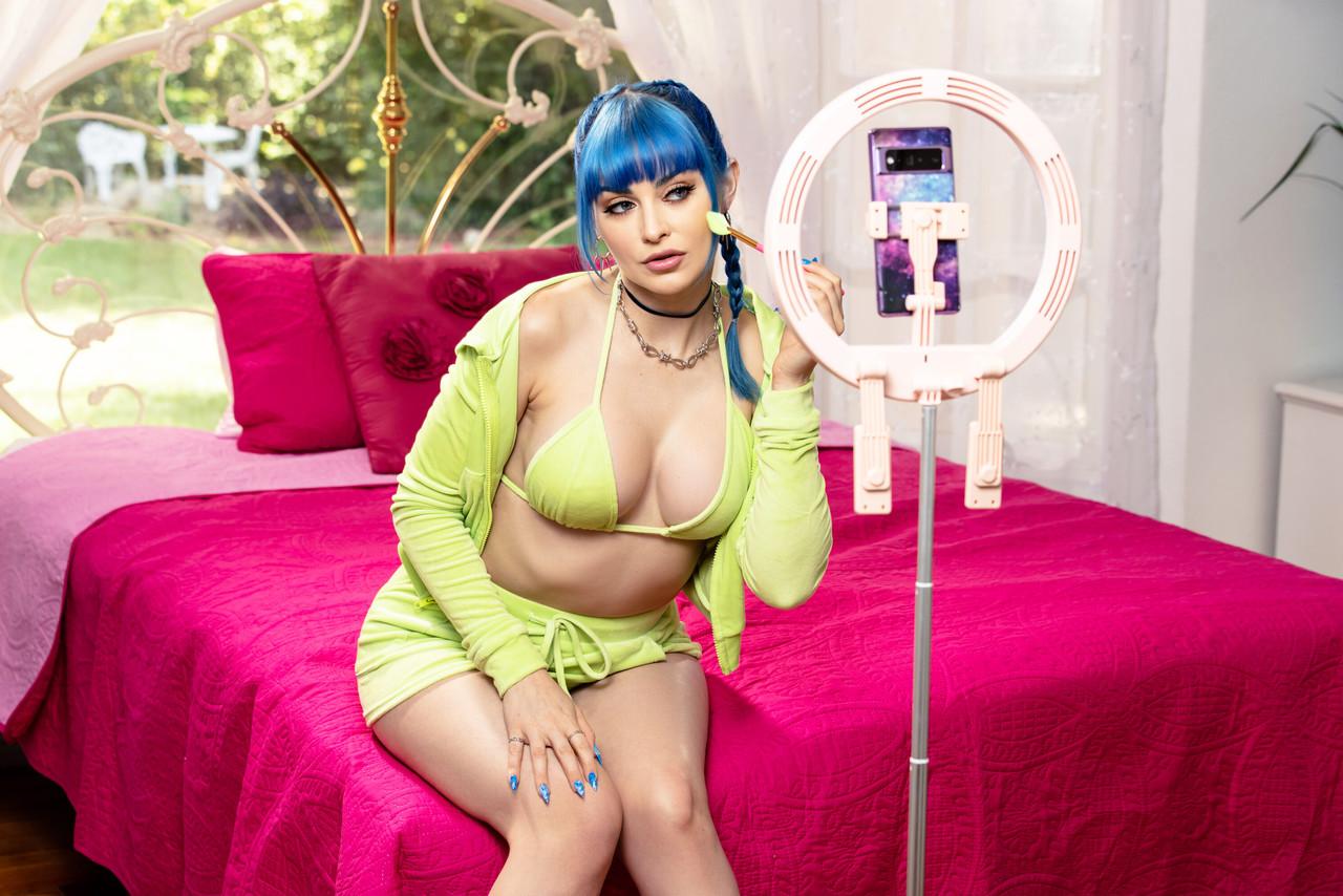 17P Twistys Jewelz Blu