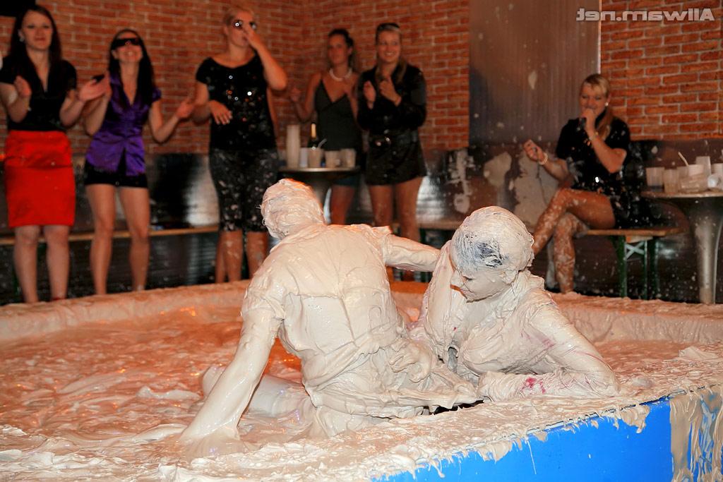 16P Crazy fetish ladies spend some good time having a messy catfight