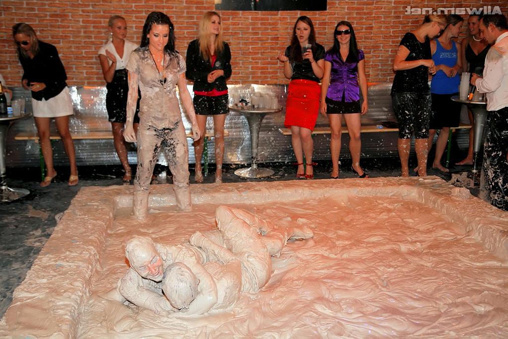 16P Crazy fetish ladies spend some good time having a messy catfight