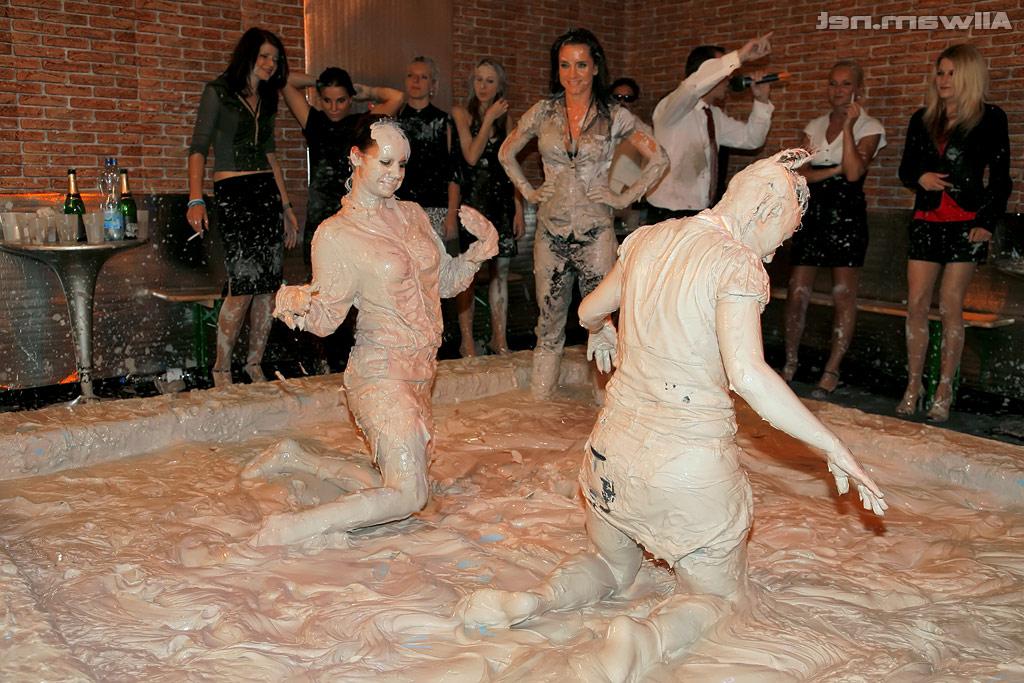16P Crazy fetish ladies spend some good time having a messy catfight