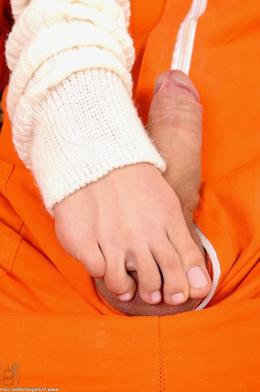 20P La flexible húngara Leanna Sweet se deja chupar los dedos de los pies y follar los pies