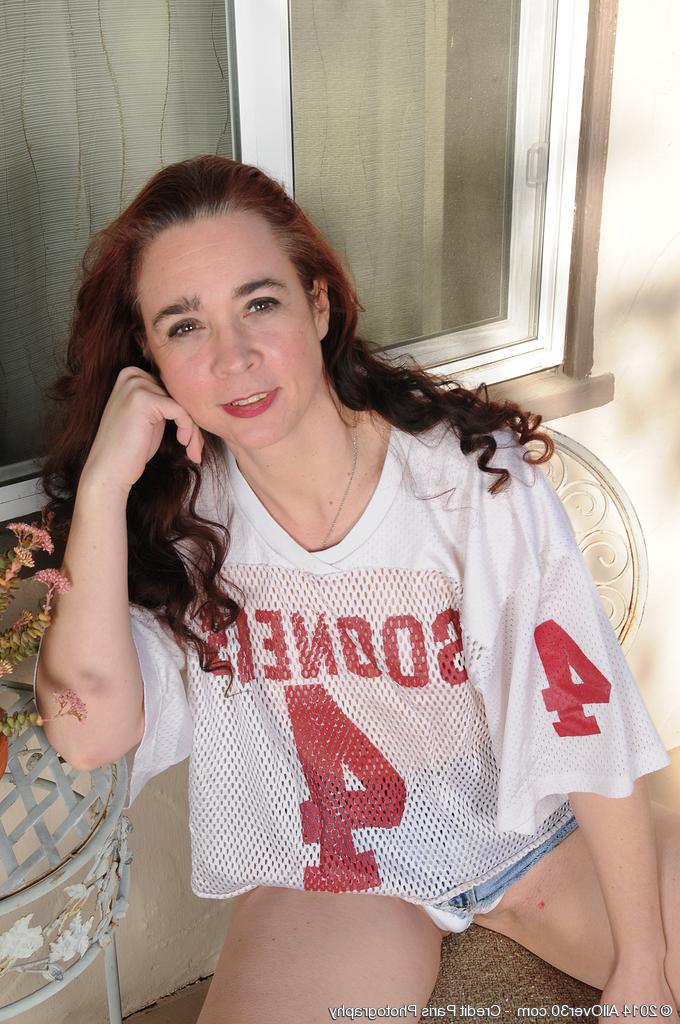 16P Over 30 redhead Sable showcases her twat after stripping to cowgirl boots