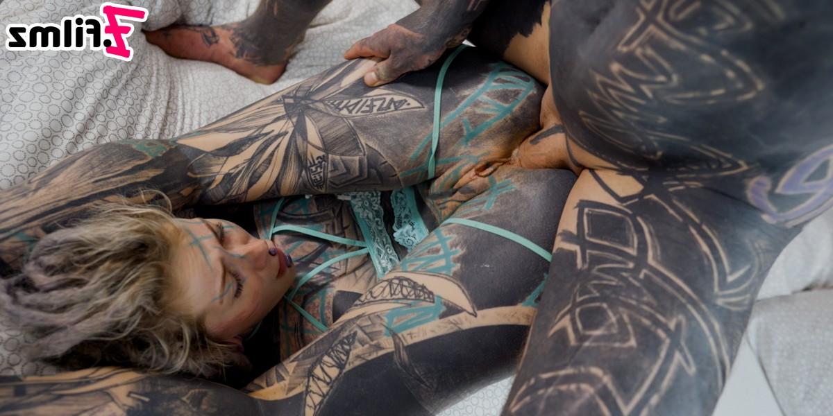 15P Heavily tattooed couple Anuskatzz and Nikolaz Zpageti have sexual intercourse