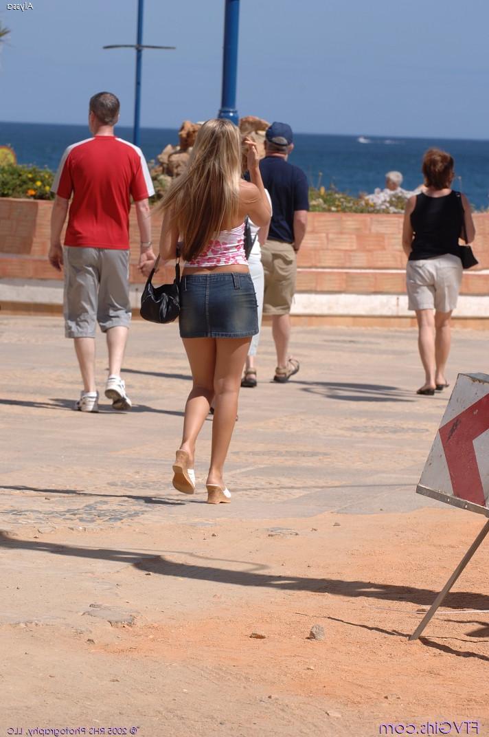 20P Die Portugiesin Alyssa zeigt in der Öffentlichkeit ihre Titten und masturbiert in ihrer Zusammenstellung