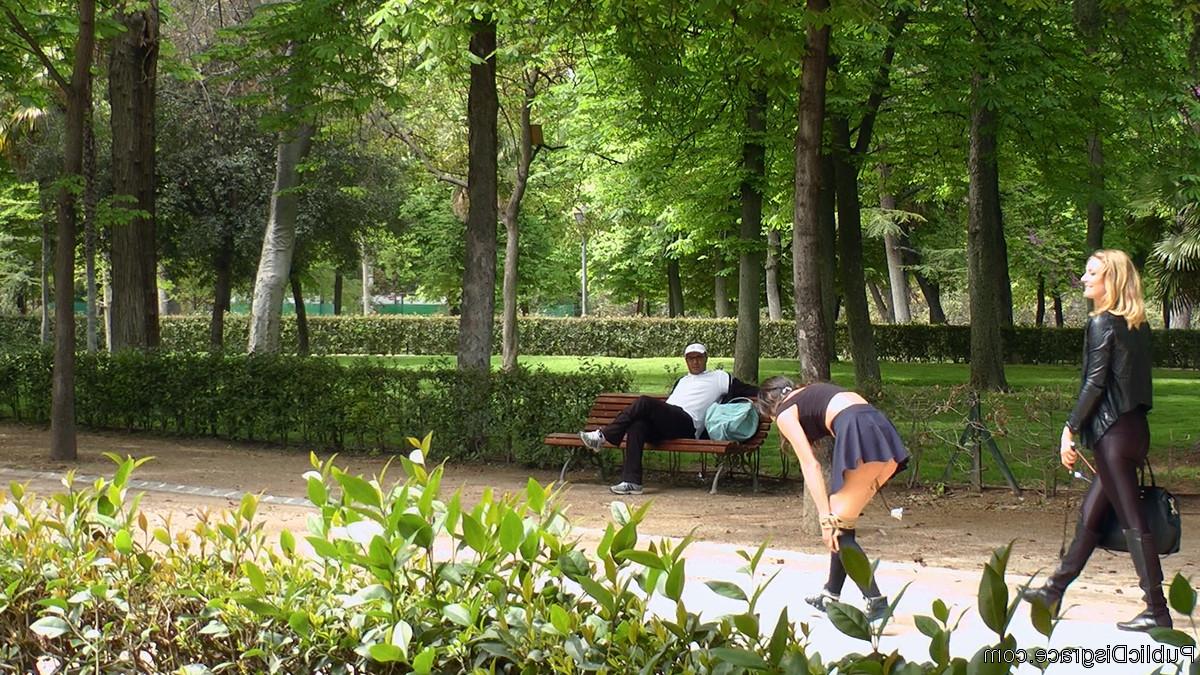 20P 公の恥辱 カロリーナ・アブリル、モナ・ウェールズ、シャビ・トララ