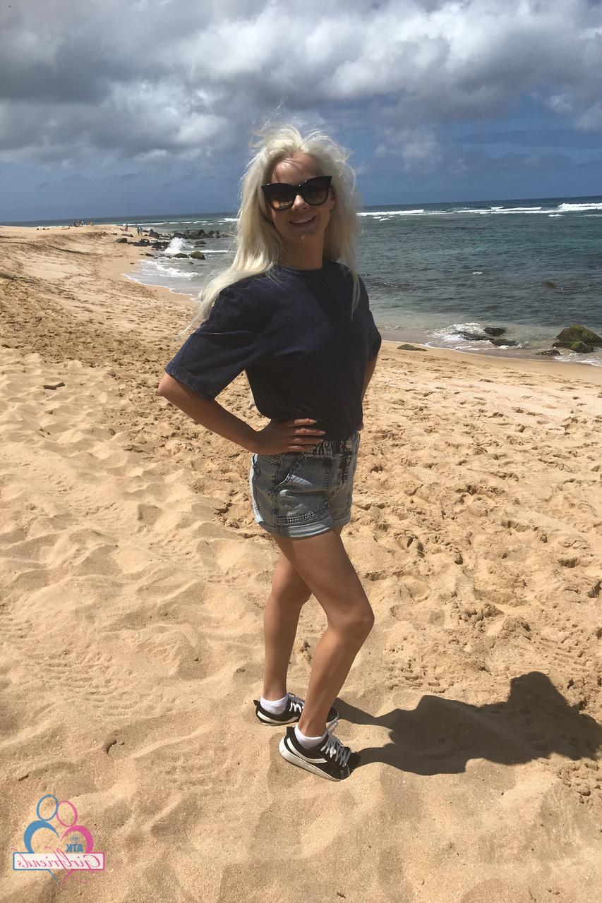 20P Skinny amateur girlfriend Elsa Jean shows her sweet ass in different locations