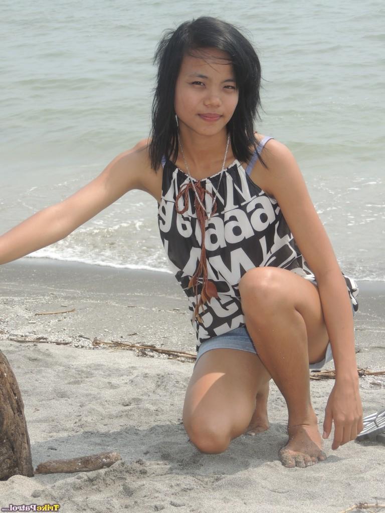 18P Gorgeous Filipina Grace takes care of a hard dong at her first porn audition