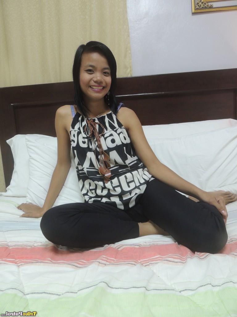 18P Gorgeous Filipina Grace takes care of a hard dong at her first porn audition