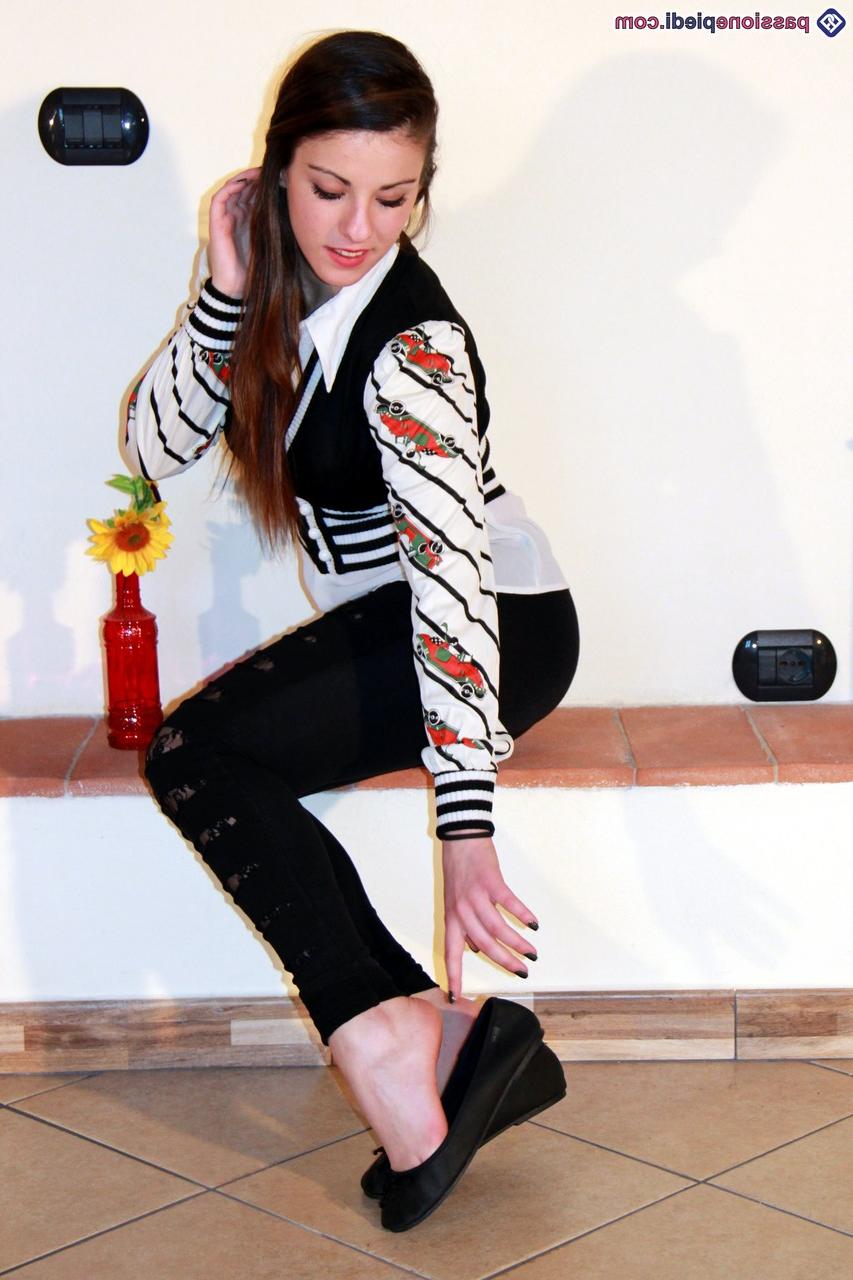 10P Hot brunette Bianca fully clothed flaunting her sexy naked feet