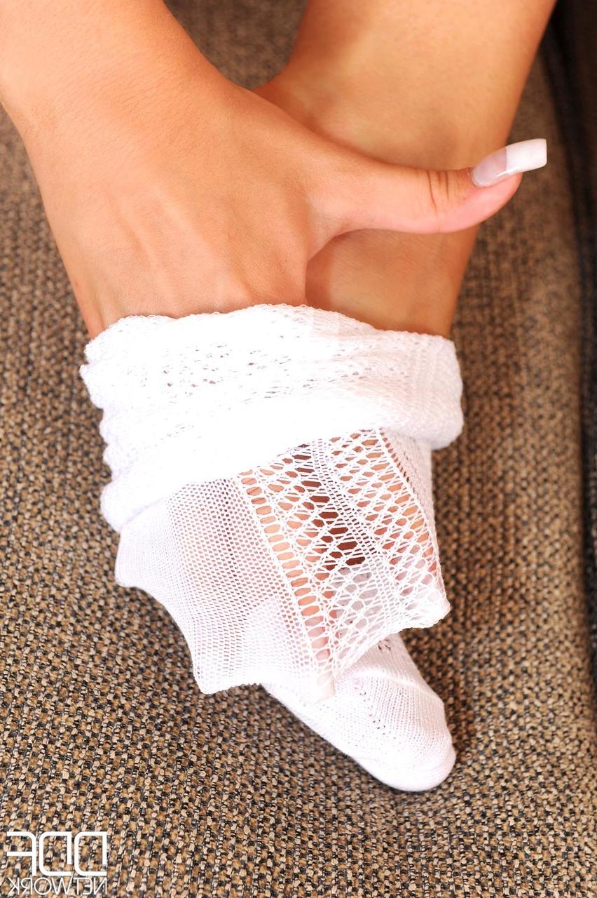20P Czech babe Rihanna Samuel shows off her sexy legs & her lickable feet