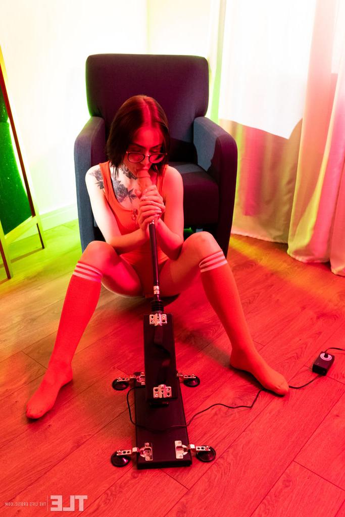 16P Brunette teen Pollie Starr uses a machine dildo while wearing glasses