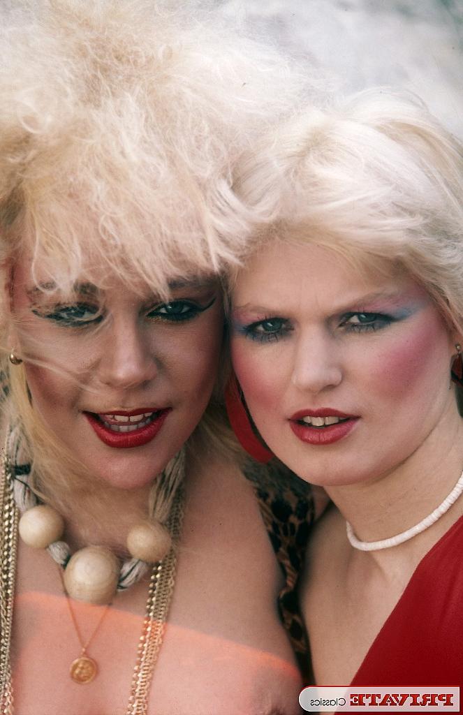10P Blond lesbians lick and finger each others beaver on boulders covered in vines