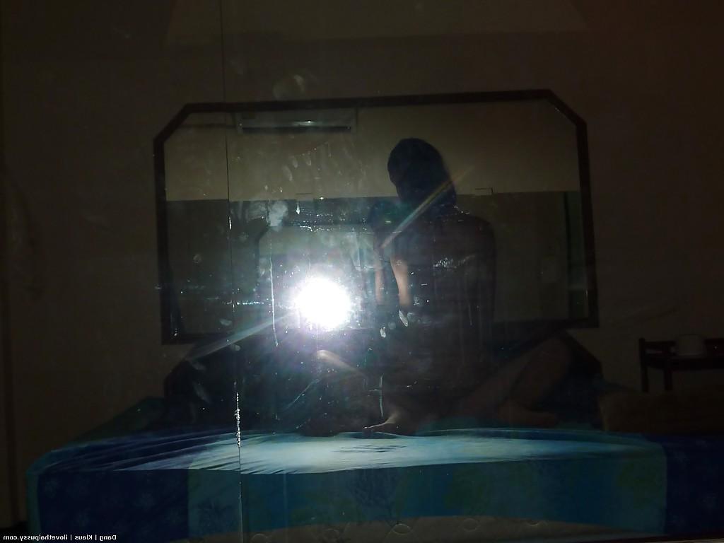 16P Nena asiática flaca en lencería roja se desnuda y se deja follar