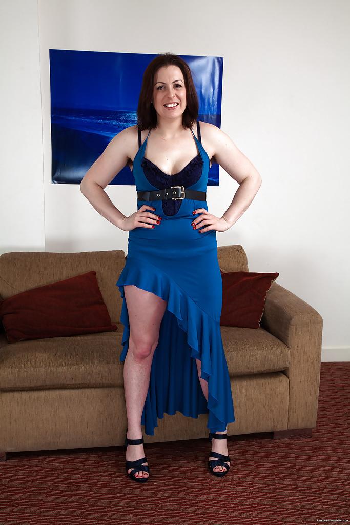 16P Chubby mature Jenna Brooke is showing her body in a blue dress