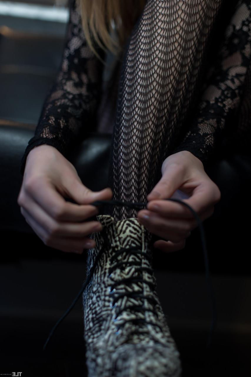 20P Amateur American Alex Blake poses and masturbates in her bodystocking