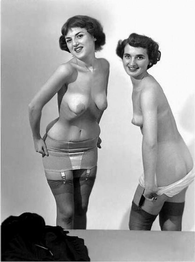 12P Models von damals, die ihre BHs und Hüfthalter auszogen, um ihre Sachen in Vintage-Pornos zur Schau zu stellen