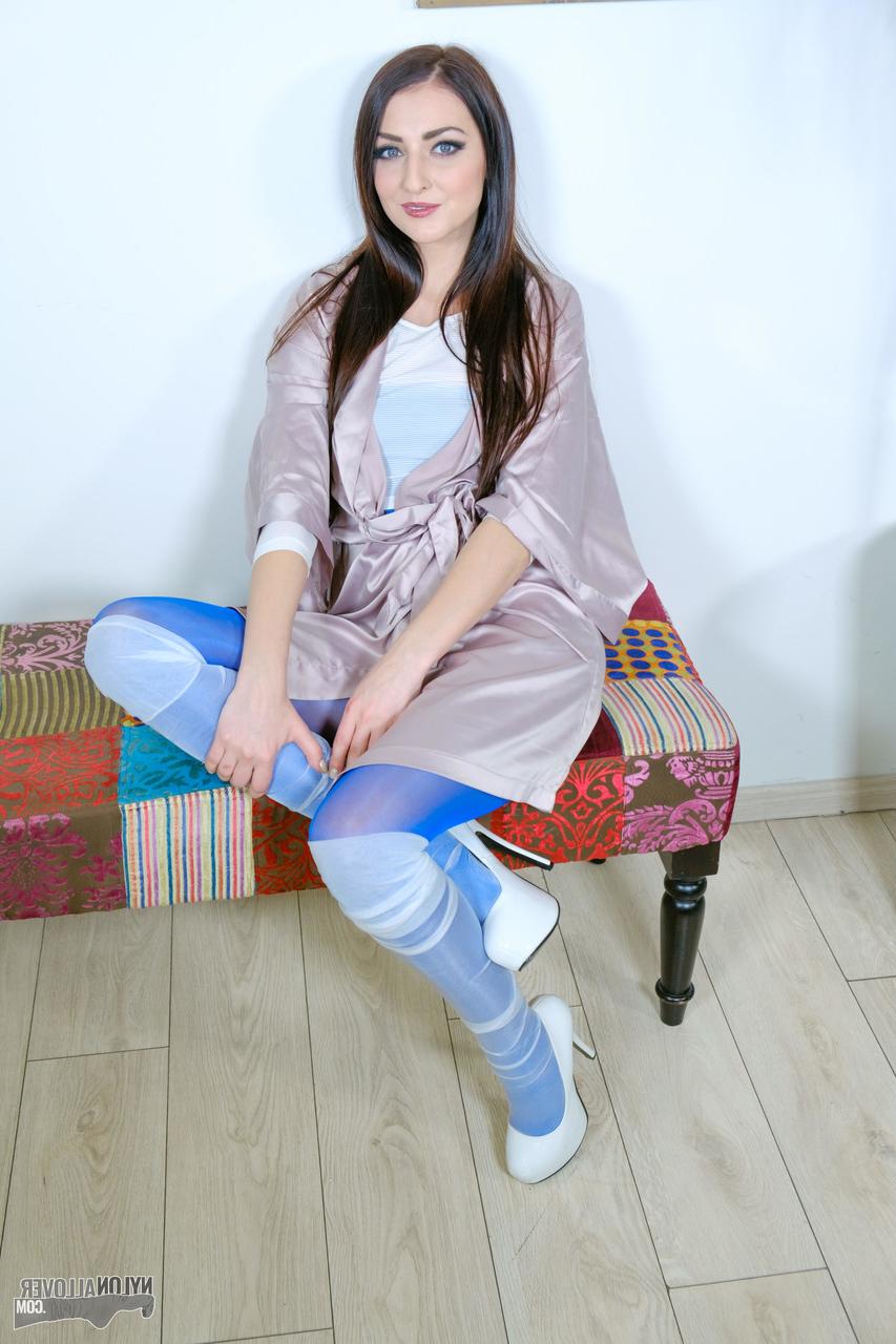 16P Pretty girl Katy Rose supports a huge strapon while wearing a lot of nylons