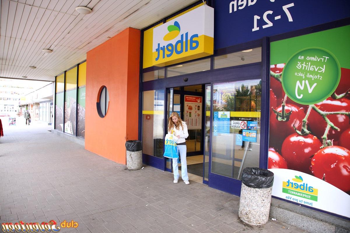 15P Meninas brincam na cozinha antes de fazer sexo lésbico