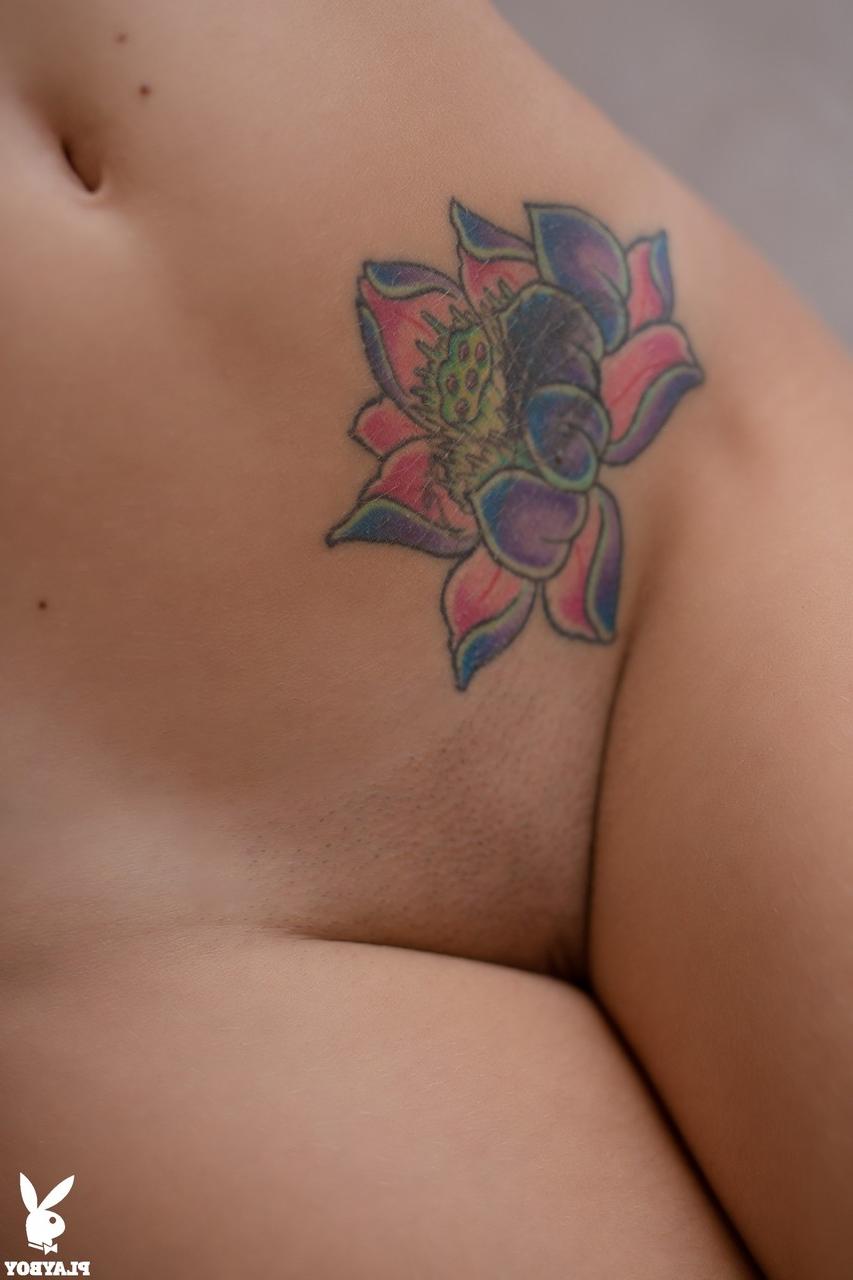 20P Centerfold Toni Maria zeigt ihren wunderschönen Körper in sexy Dessous und nackt