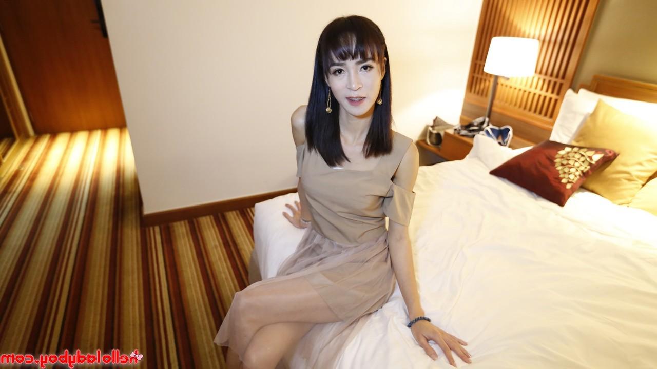 12P Hello Ladyboy performed by Poy Sex Gallery