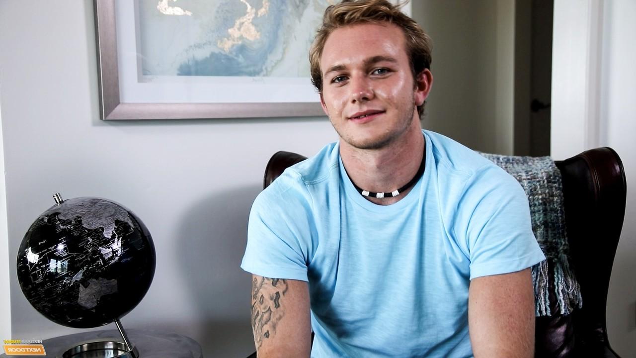 17P Cute tattooed jock Rex Tanner strips on the sofa & strokes his cock to orgasm