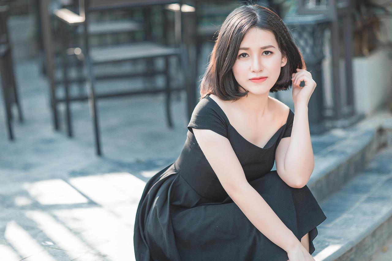 20P Glamorous Asian babe posing in her elegant black dress in public