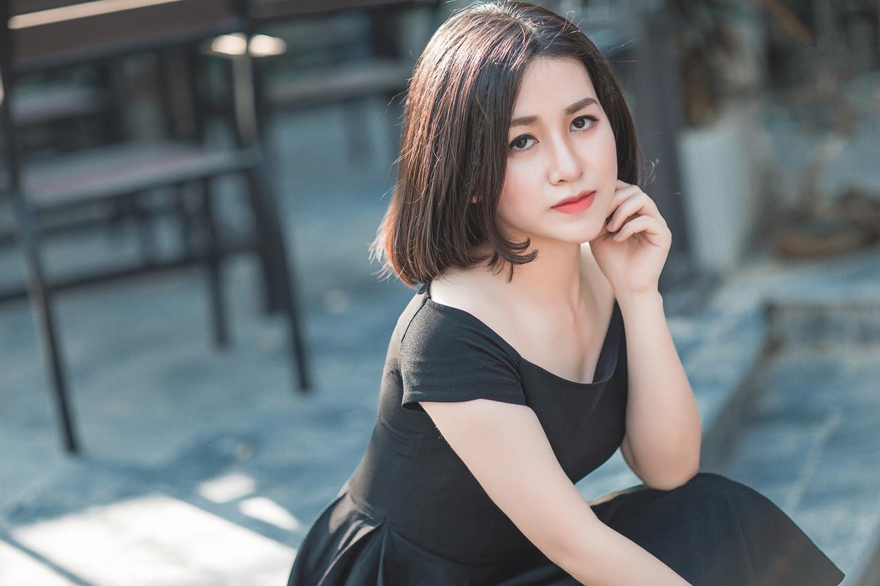 20P Glamorous Asian babe posing in her elegant black dress in public