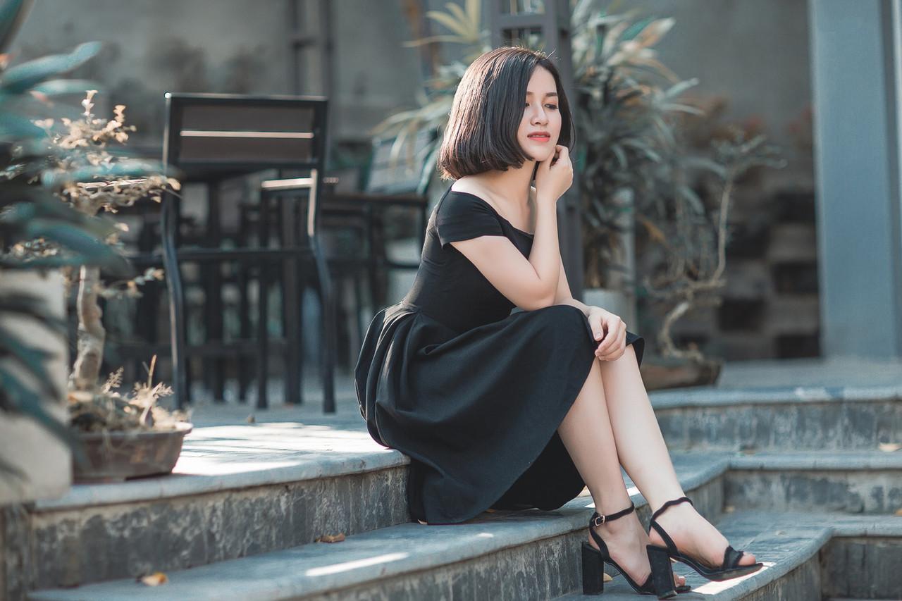 20P Glamorous Asian babe posing in her elegant black dress in public