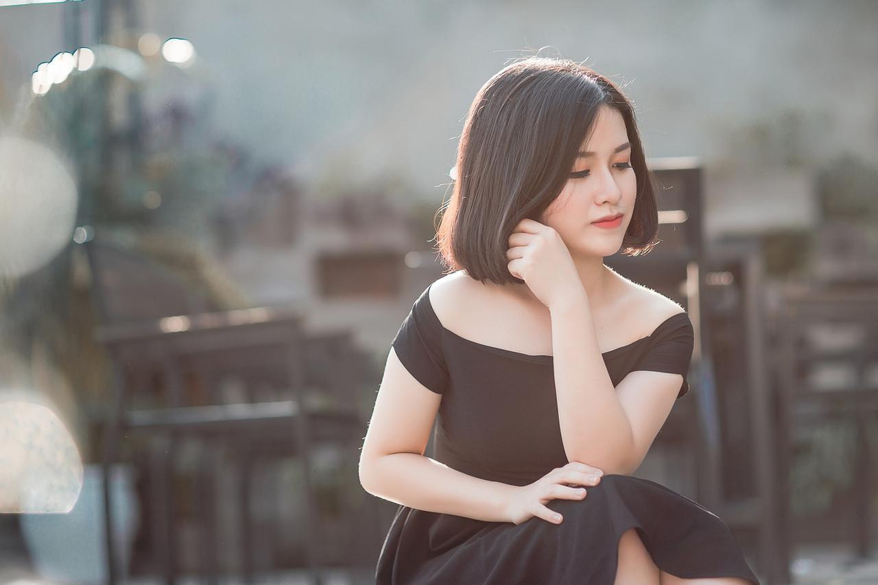 20P Glamorous Asian babe posing in her elegant black dress in public