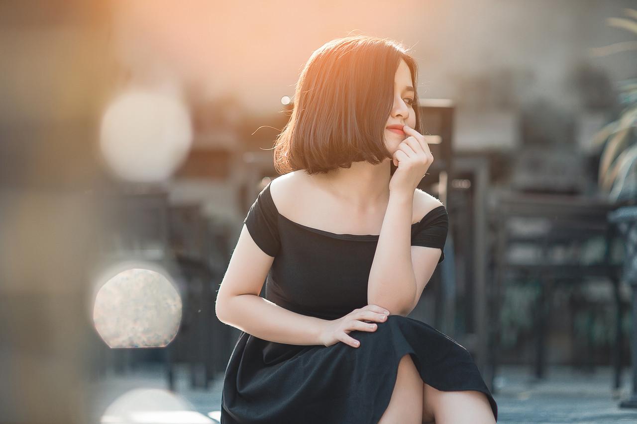 20P Glamorous Asian babe posing in her elegant black dress in public
