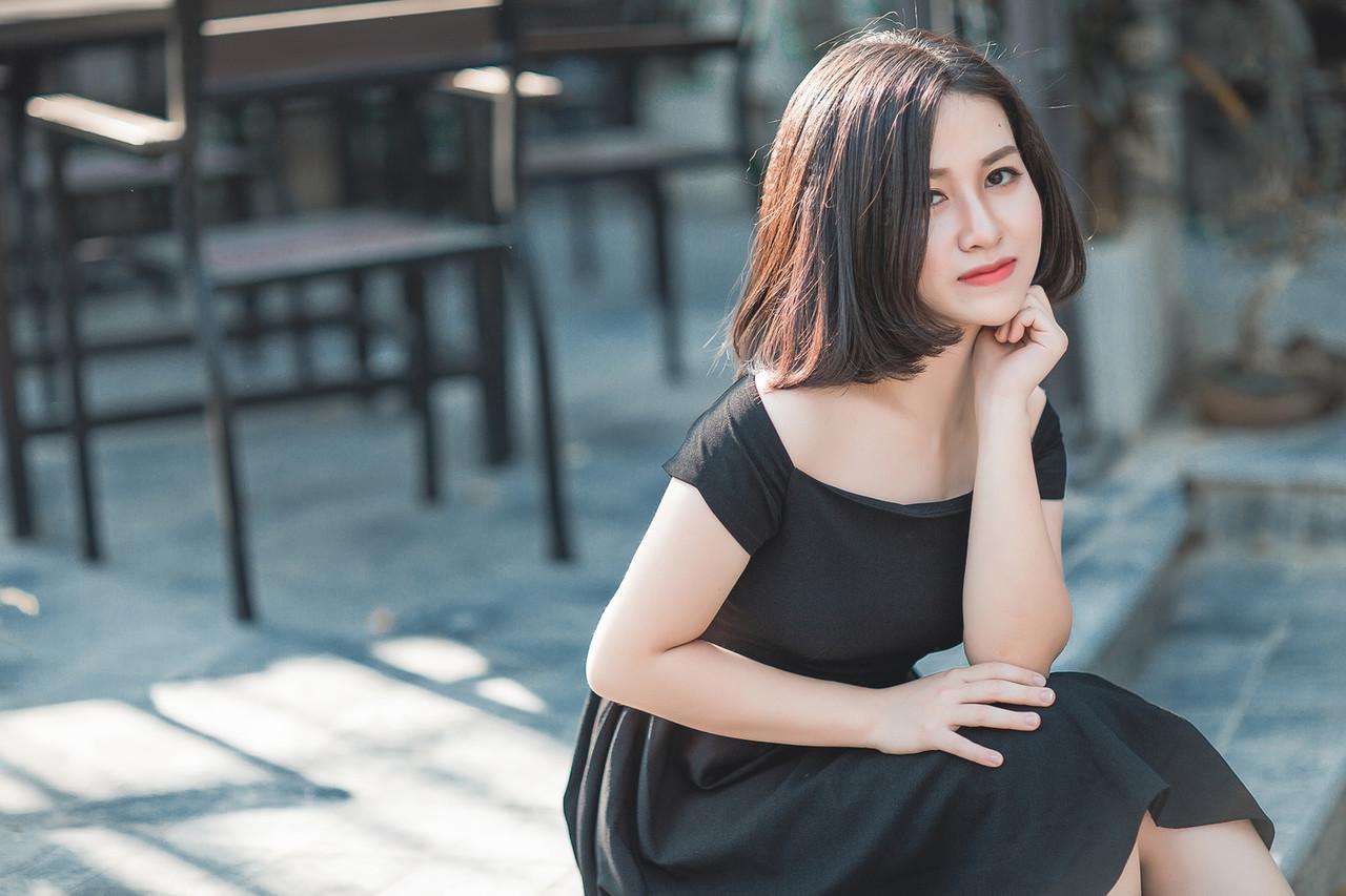20P Glamorous Asian babe posing in her elegant black dress in public